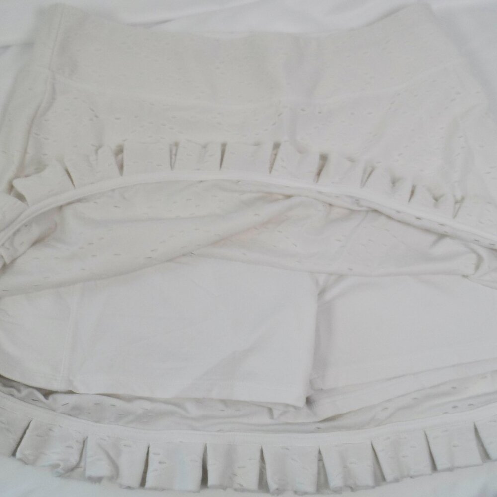 G Lifestyle  Skort White w/ Pleated Ruffle Hem Eyelet Sz Med - Picture 4 of 5